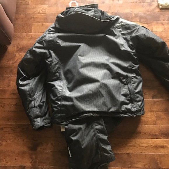 Men's XL Karbon Ski Suit. Like new - Picture 3 of 3
